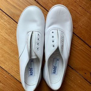 Keds white leather size 5.5 women— almost new condition— super clean